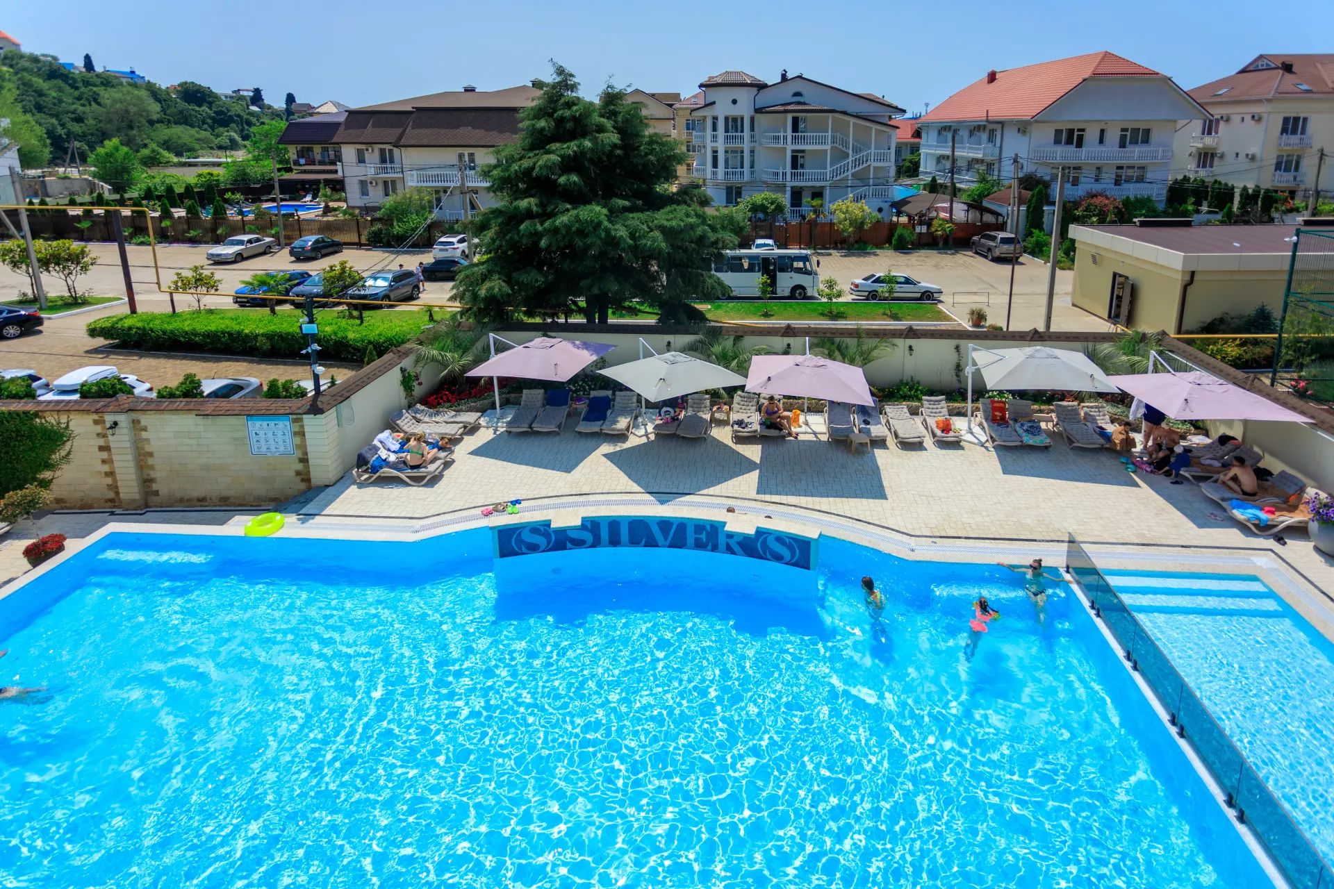 Недорогие отели Лазаревского 2026: где отдохнуть бюджетно